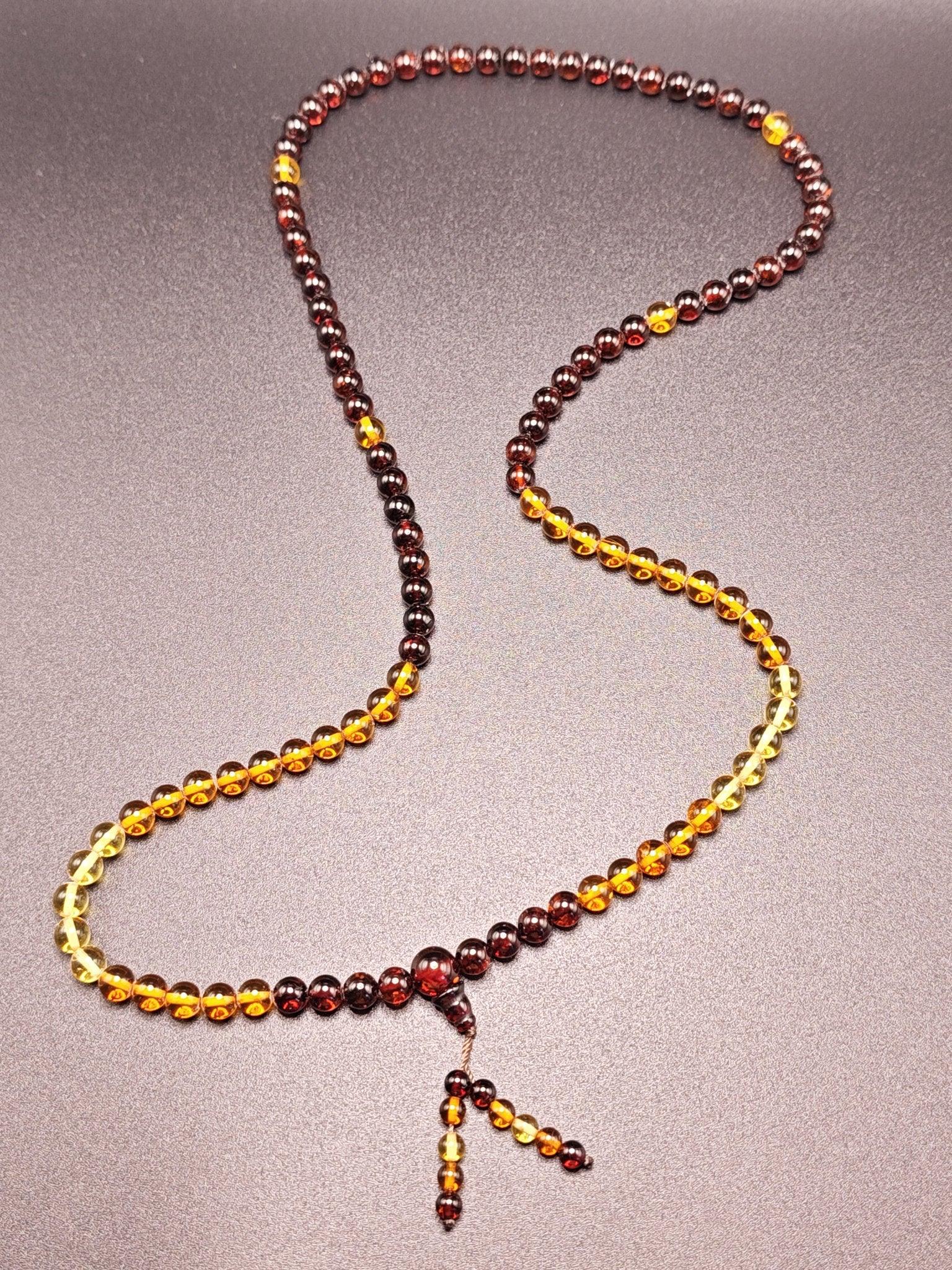 Handgefertigte Bernsteinkette mit farbverlaufenden Perlen aus echtem Ostsee-Bernstein, ideal als Gebetsketten-Schmuck