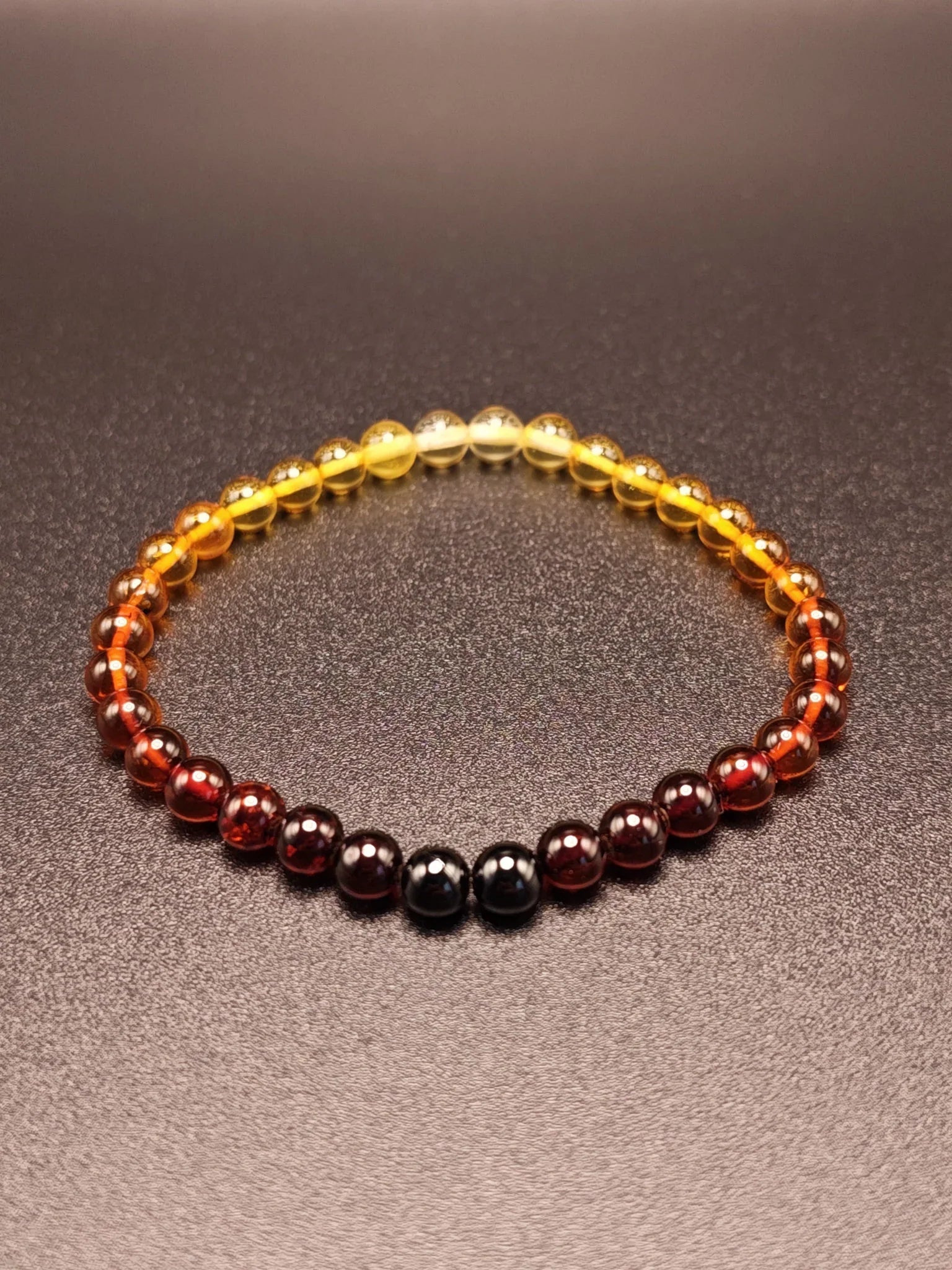 Bernsteinarmband mit farbverlaufenden Perlen aus echtem Ostsee-Bernstein, handgefertigt