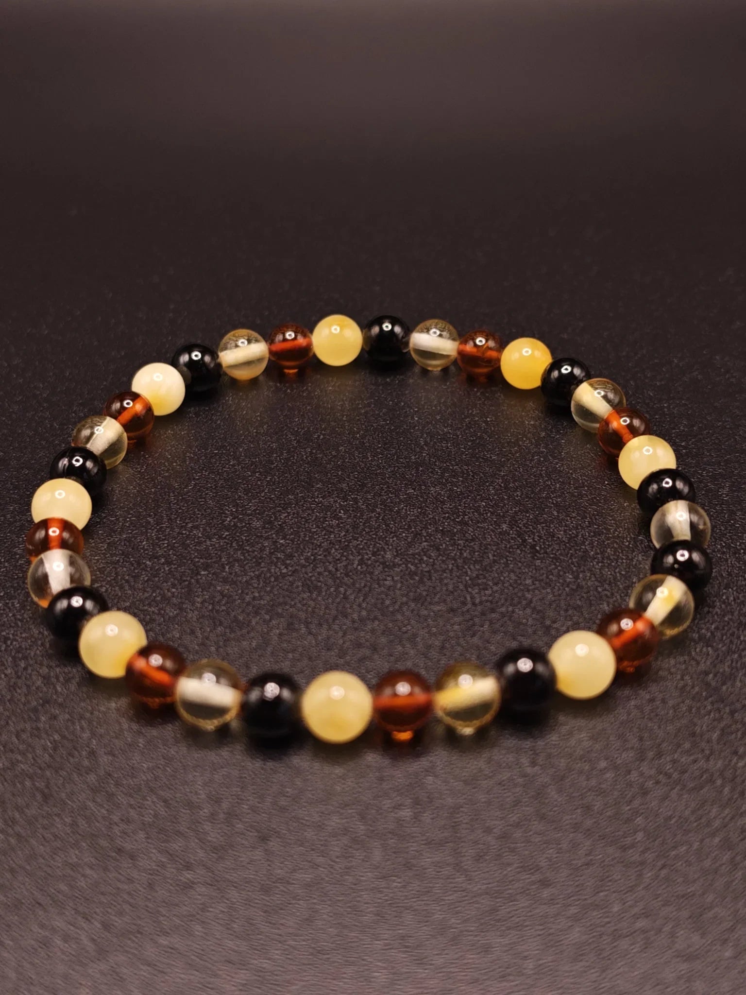 Bernstein-Armband mit bunten Perlen aus echtem Ostsee-Bernstein, handgefertigt und glänzend