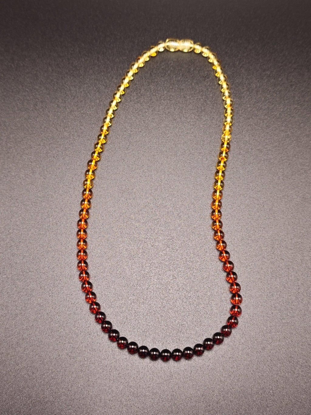 Echte Ostsee-Bernstein-Kette mit Farbverlauf von Gold zu Rot, handgefertigt