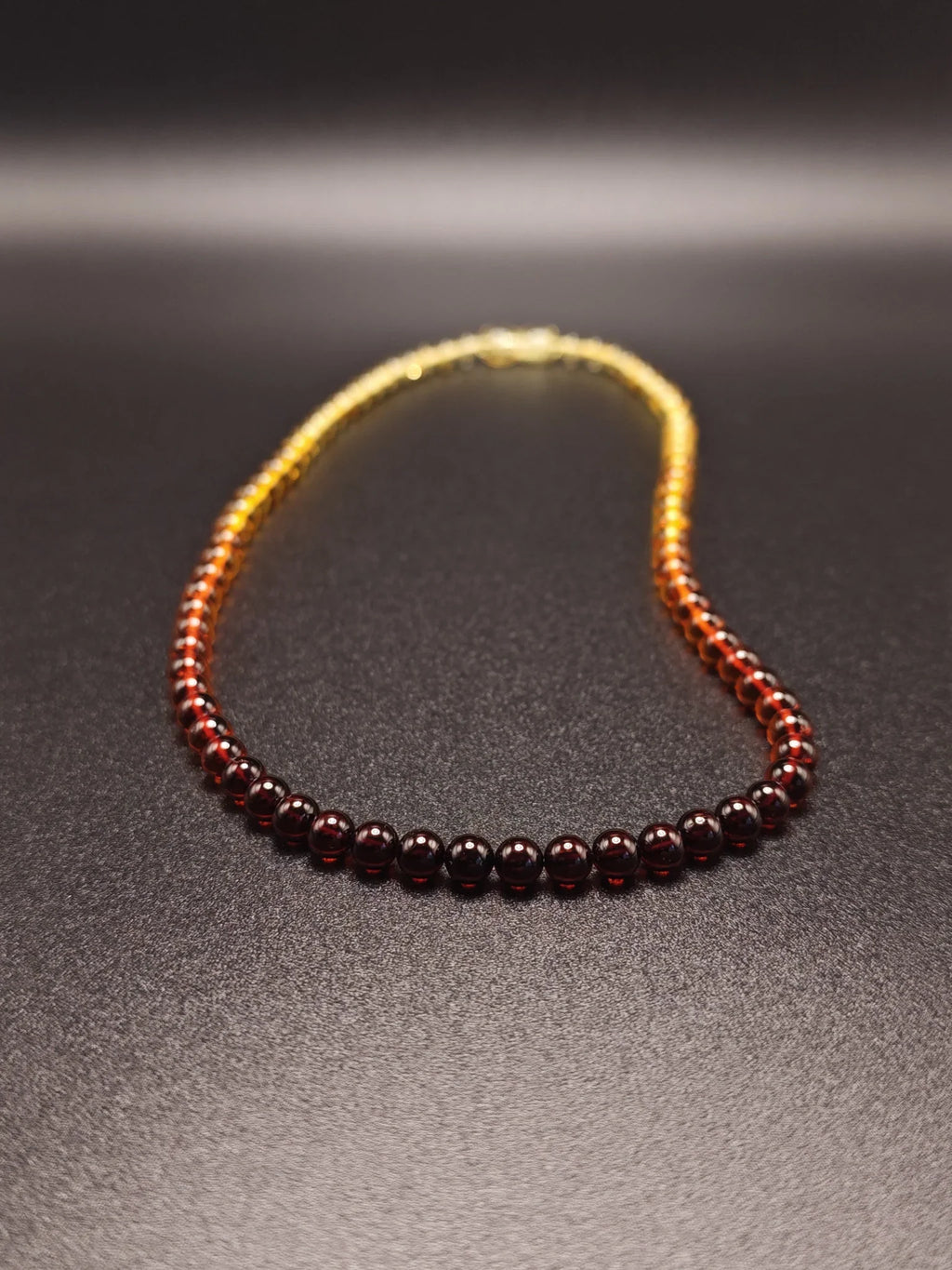 Echte Ostsee-Bernstein-Halskette mit farbverlaufenden Perlen, handgefertigt und glänzend poliert